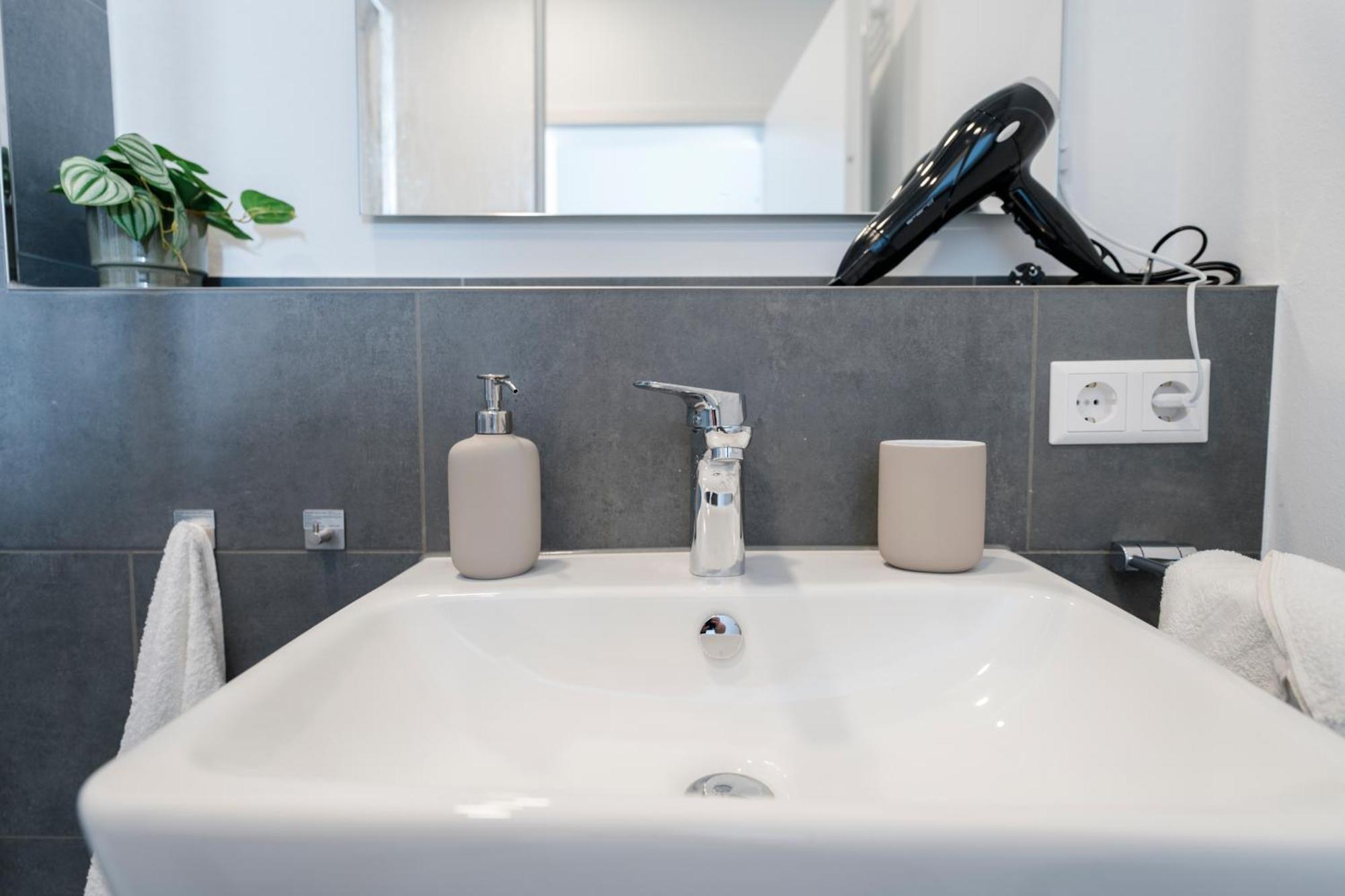 Kocasa-Apartments 02, Design, City-Center Boeblingen, Stellplatz, Balkon, Waipu-Tv 外观 照片